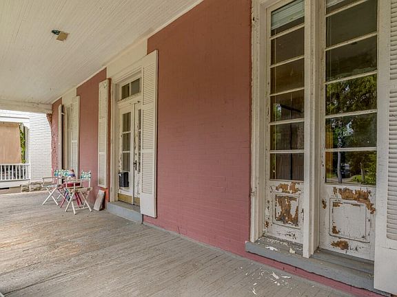 3rd image of 33 Mentelle Park