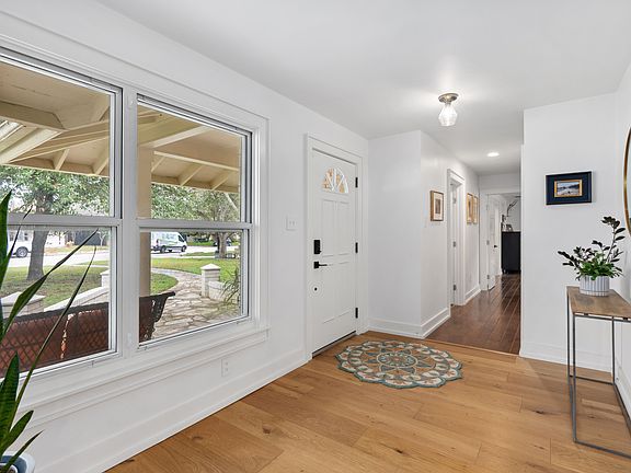 3rd image of 402 Rockhill Dr