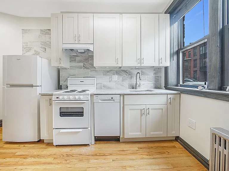 93 15th St #1F — Photo 1