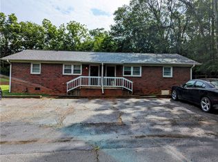 202 Kennemore St, Central, SC 29630