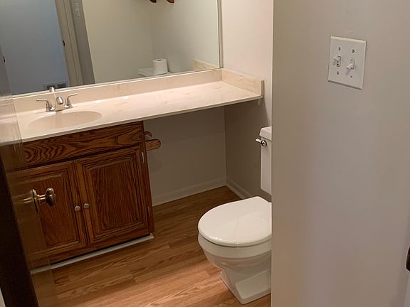 3rd image of 1027 Cumberland Ct