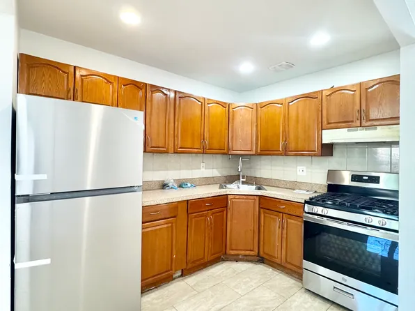 498 Vermont St APT 2, Brooklyn, NY 11207