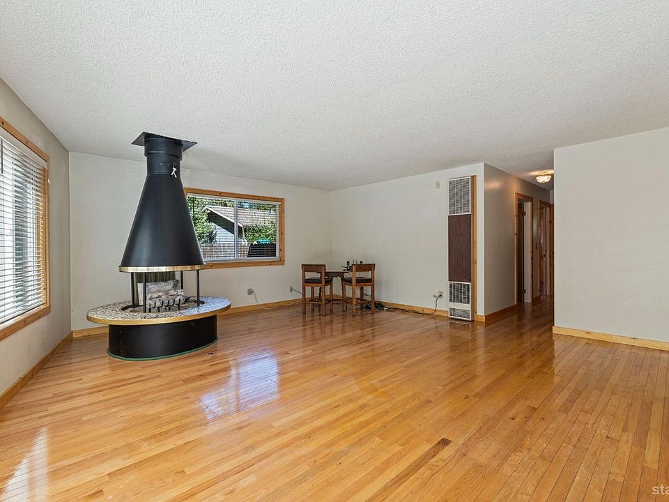 2nd image of 2933 Pinewood Dr