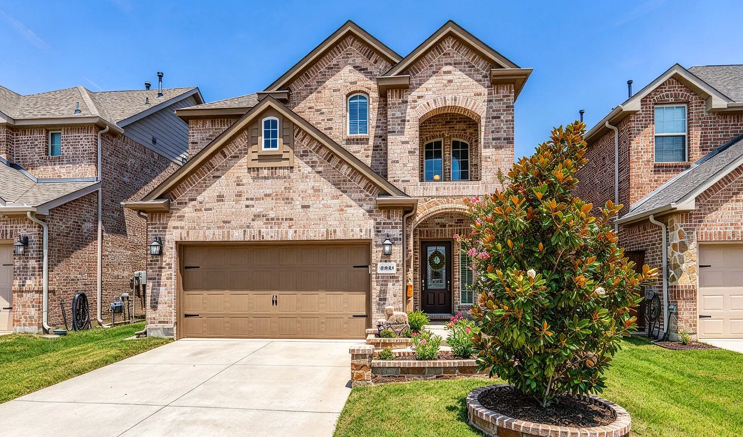 3 bed, 2.5 bath, 2292 sqft, $2,449 — Photo 3
