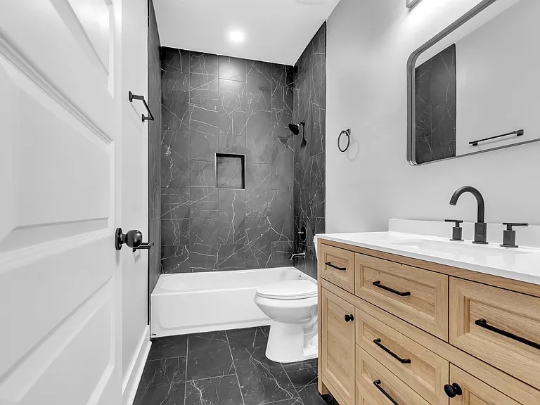 2132 Lyon Ave — Photo 15