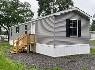 70 1st St, Farmington, NY 14425