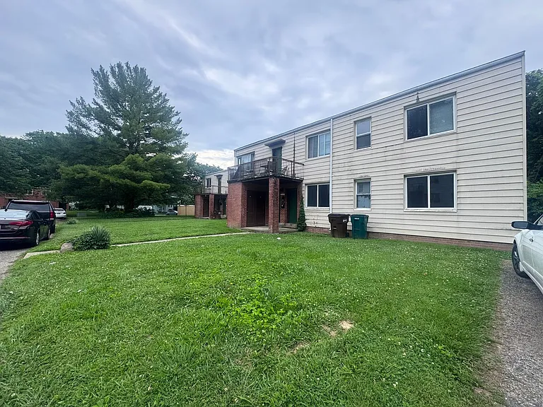 17-31 Flanders Ln — Photo 2