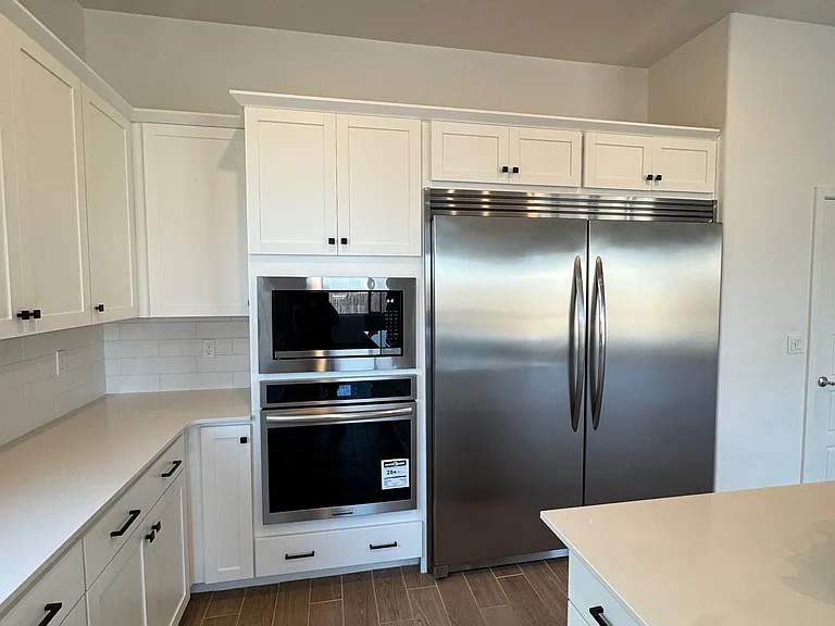525 E Riverway Ave — Photo 10