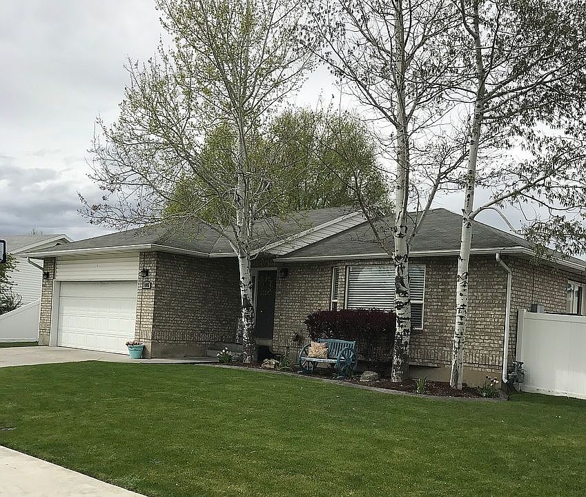 1st image of 1085 E Airport Dr