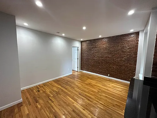 Rented by Premier Metro Realty Corp | media 15