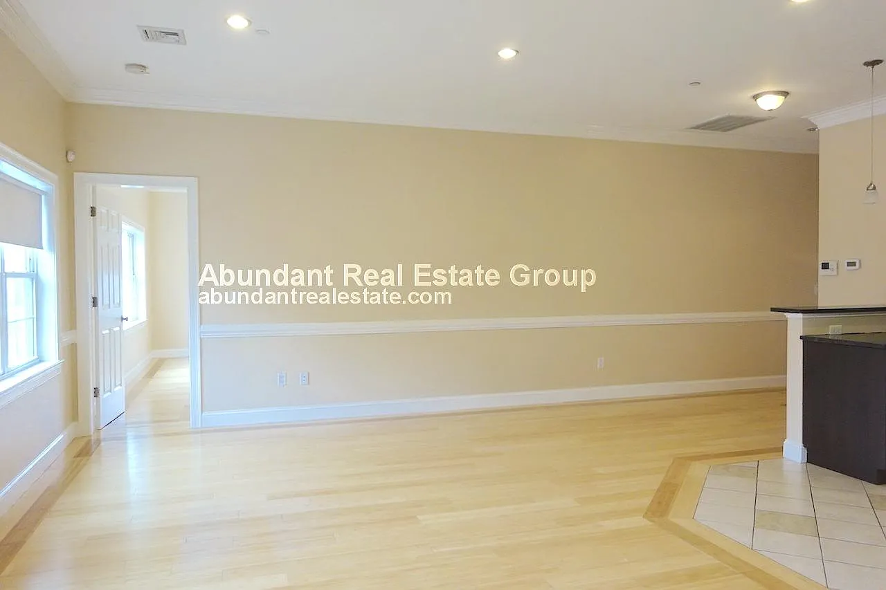 2 bed, 1.0 bath, 1030 sqft, $2,850 — Photo 4