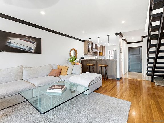 5th image of 3774 Keating St