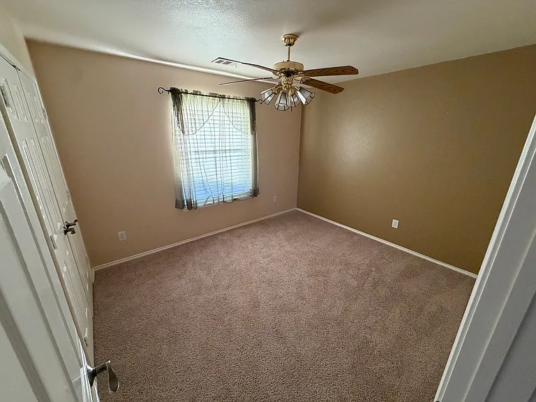 2453 Ravenhurst Dr — Photo 14