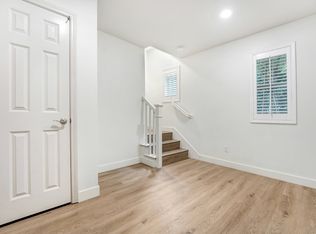 7209 N Chestnut Ln, Van Nuys, CA 91405