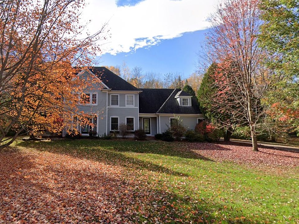 Spacious front yard