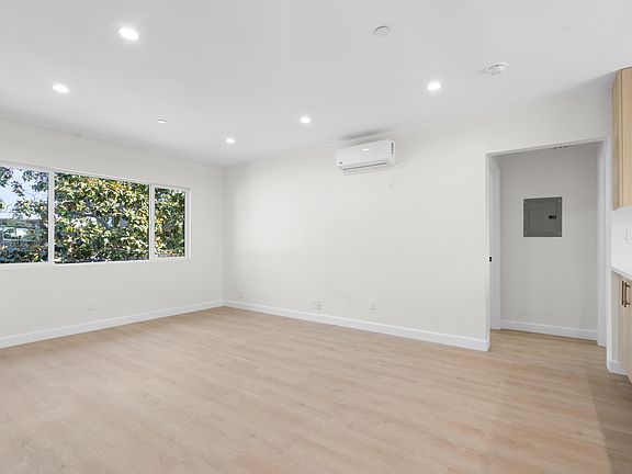 4th image of 3301 S Beverly Dr #3305