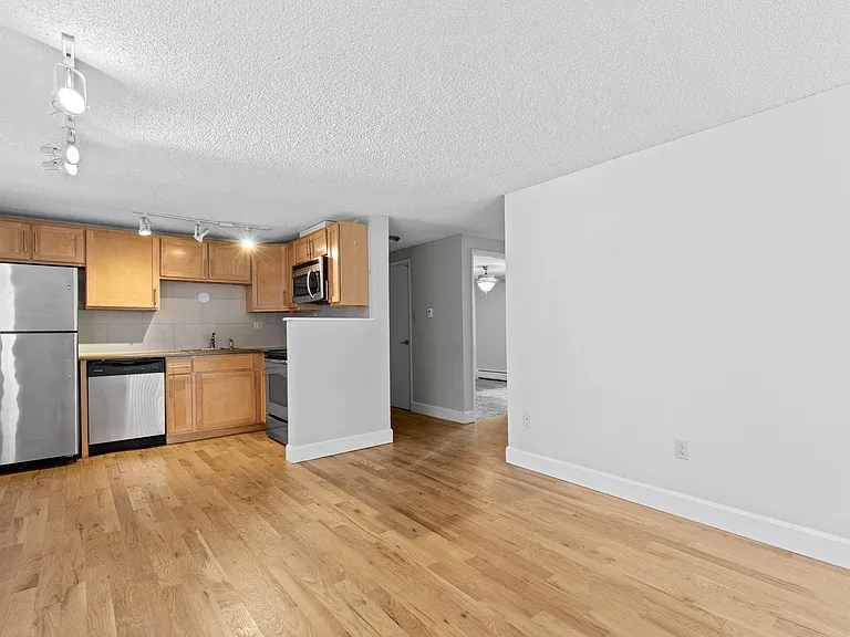 Lincoln Park Apartments — Photo 5