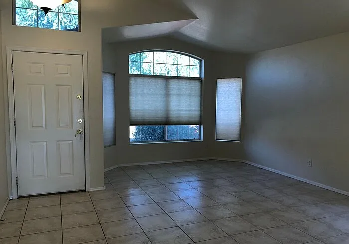 3 bed, 2.0 bath, 1652 sqft, $2,830 — Photo 2