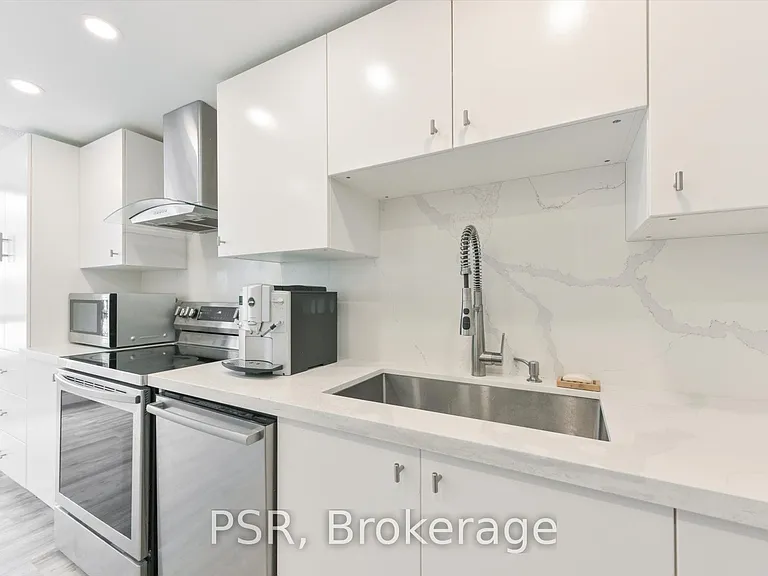 280 Simcoe St #1402 — Photo 12
