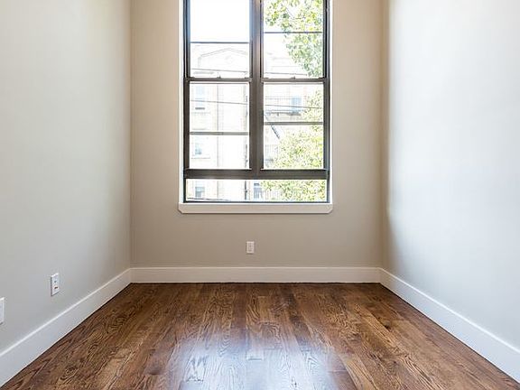 007_6807_forest_avenue_2r-8