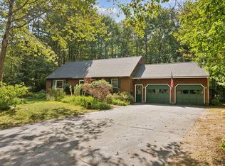 33 Eider Ln, Topsham, ME 04086