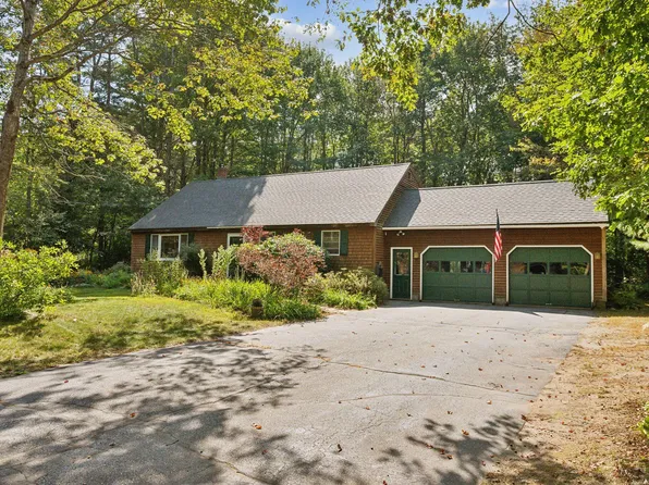 33 Eider Lane, Topsham, ME 04086