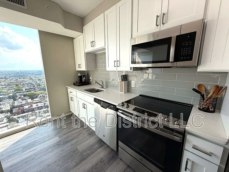 2 bed, 2.0 bath, 1200 sqft, $4,110 — Photo 4