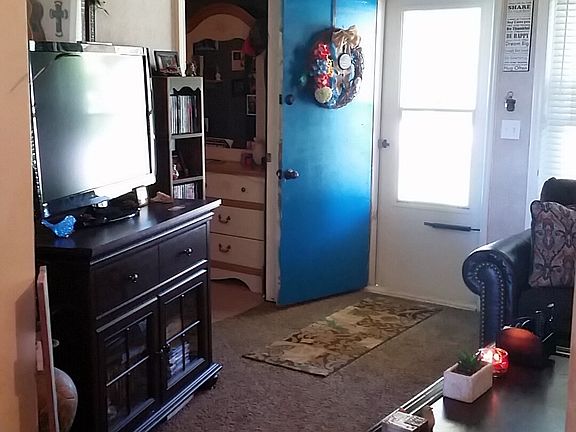 4th image of 706 E 2nd St