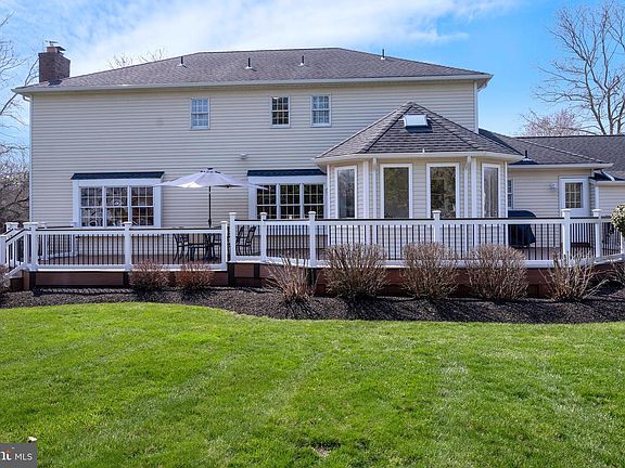 5th image of 11 Providence Dr