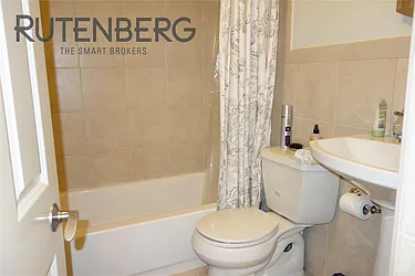 Rented by R New York