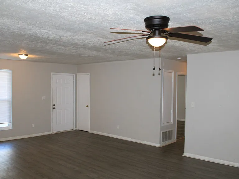 3109 Jennifer Ct — Photo 7