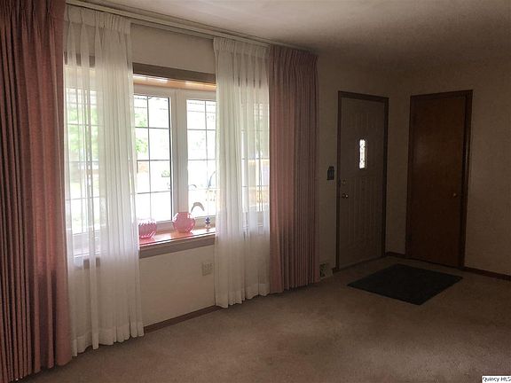 5th image of 3831 Holiday Dr