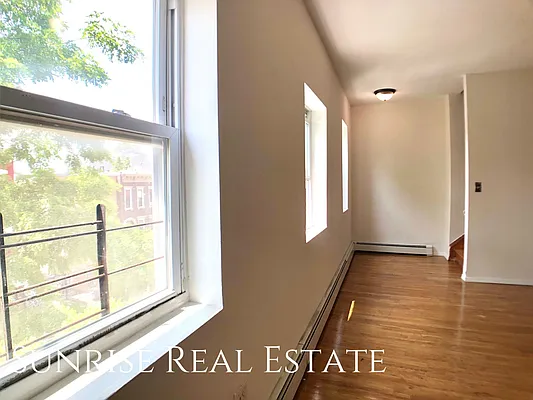 Rented by Sunrise Real Estate | media 95