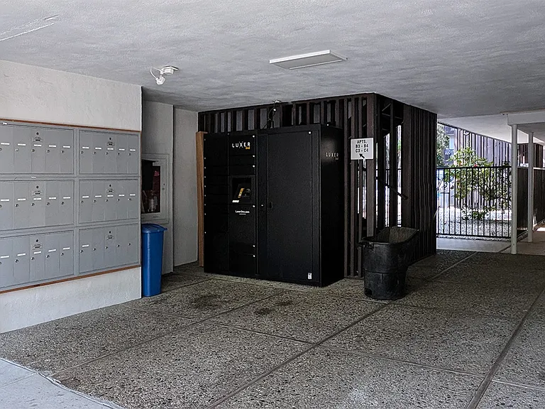 Park Laurel Apartments — Photo 4