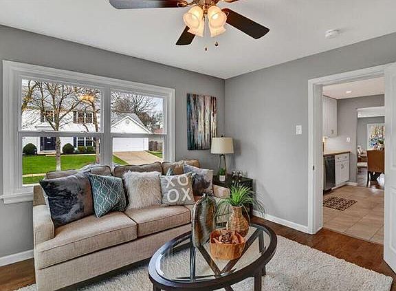 3rd image of 402 Julian Pl