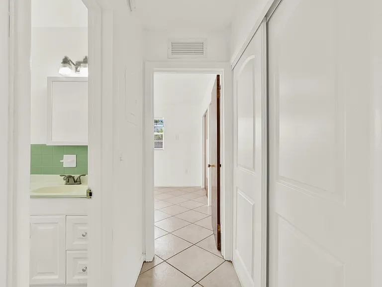 340 Madeira Ave #5 — Photo 6