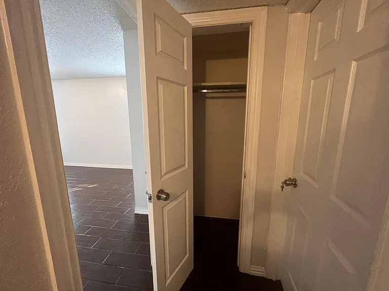 6004 Pinto Cir — Photo 21