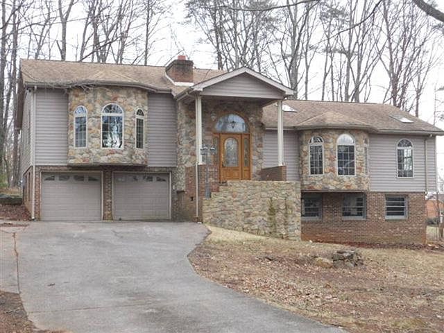 1st image of 1054 Parkwood Pl