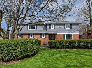 2711 Green Rd, Shaker Heights, OH 44122