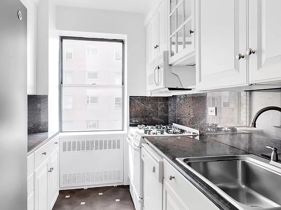 3rd image of 45 Sutton Pl S APT 7-D