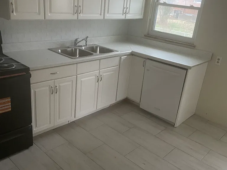 9625 Newton Dr — Photo 16