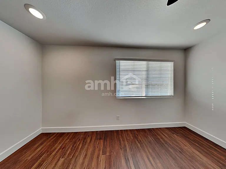 6621 S 42nd Ln — Photo 9