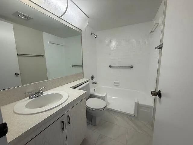 4078 Exeter E #E — Photo 1
