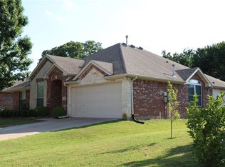 305 Hillcrest Dr, Hurst, TX 76053