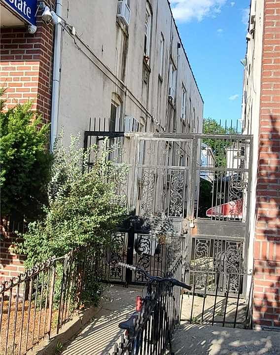 2nd image of 3715 90th St