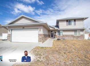 1922 Omaha Trl, Bar Nunn, WY 82601