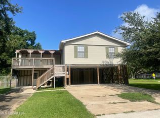 1117 Cherokee Dr, Pascagoula, MS 39581