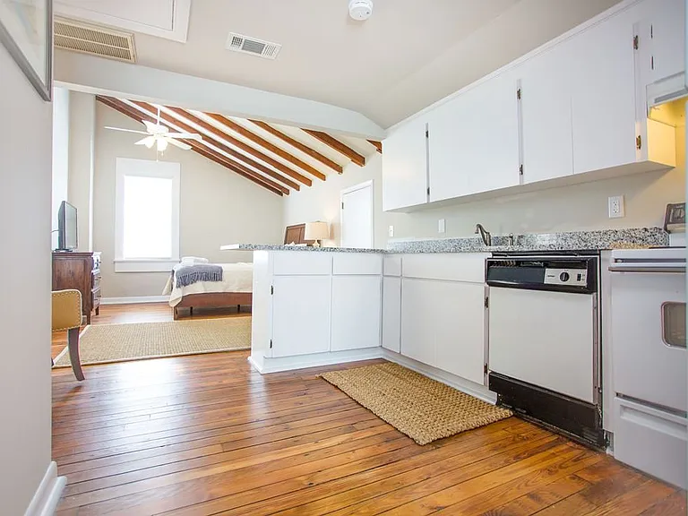 124 E Liberty St #D — Photo 8