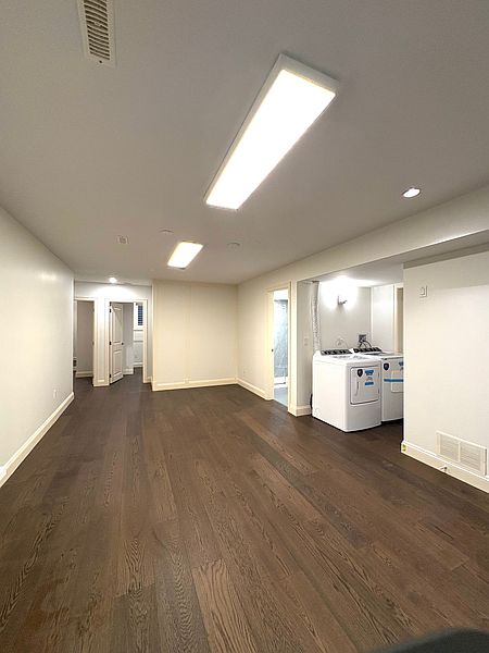 Surrey Apartment for rent - 2 Bedrooms — photo 4