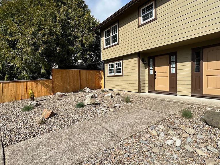 2575 NW Fairlawn St — Photo 13